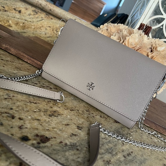 New 🥰 Tory Burch Emerson chain crossbody/ wallet - Picture 8 of 9
